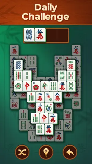 Tall U-shaped layout marked 'Daily Challenge', with an eight-circle tile and a character tile in the tray