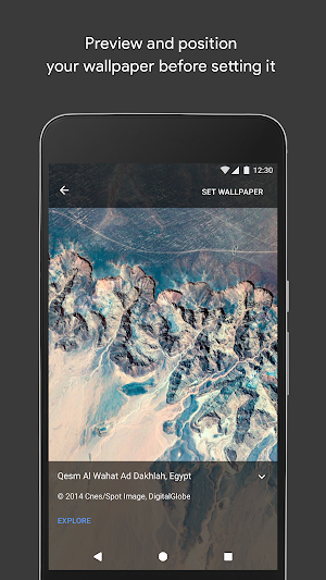 Full-screen preview of a satellite image of Qesm Al Wahat Ad Dakhlah, Egypt, credited to CNES/Spot Image and DigitalGlobe, with a Set wallpaper button